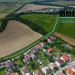 Rovinatý pozemok v Dunajskej Lužnej s možnosťou výstavby rodinného domu