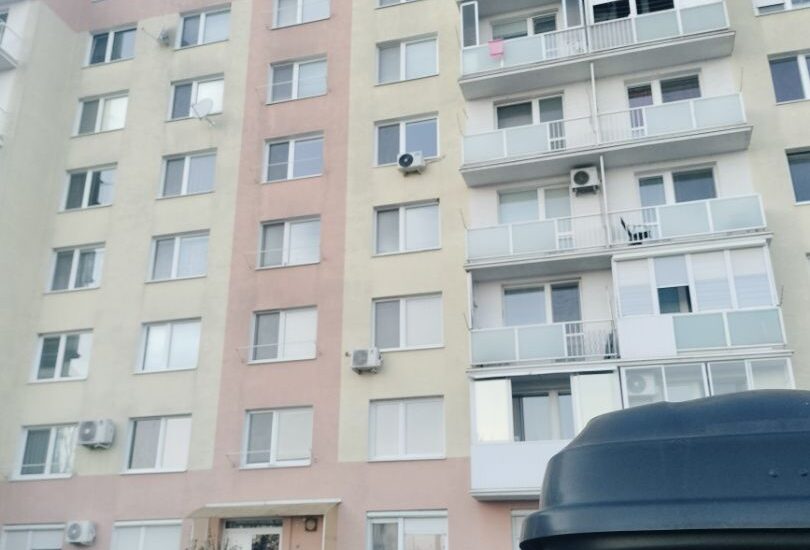 Znížená cena .Exkluzívne na predaj krásny slnečný 1 izbový byt v Šali na ulici V.Šrobára
