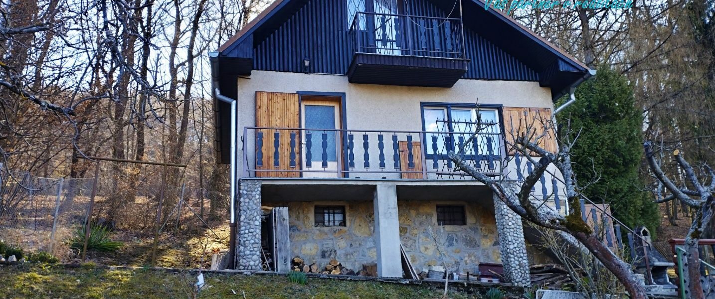 Na predaj veľmi pekná chata v obci Drietoma časť Branné o výmere aj s pozemkom 250m2.